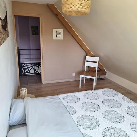 Chez Jules, L'entree Des Caps Bazinghen