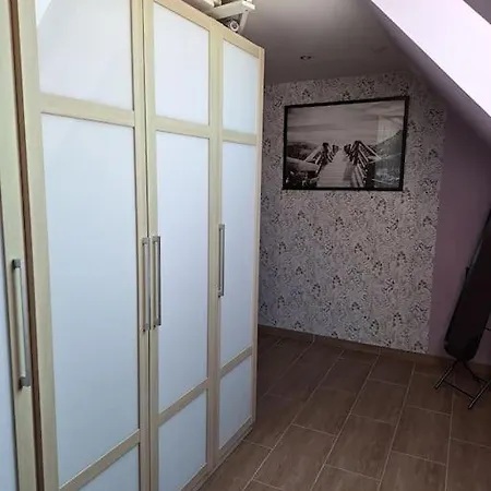 Chez Jules, L'entree Des Caps Bazinghen