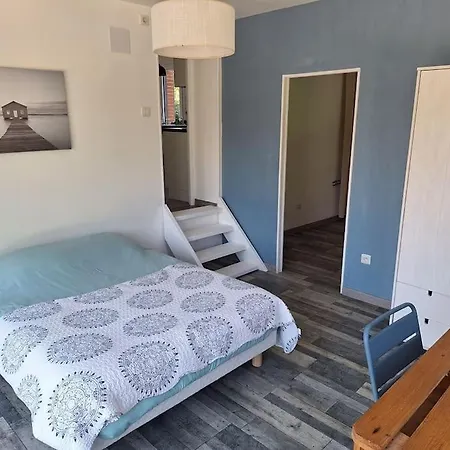 Chez Jules, L'entree Des Caps Willa *