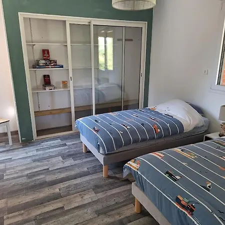 Chez Jules, L'entree Des Caps Bazinghen