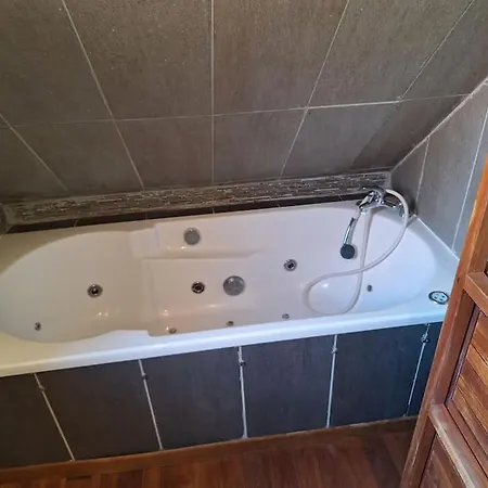 Chez Jules, L'entree Des Caps *