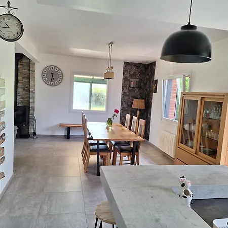 Chez Jules, L'entree Des Caps