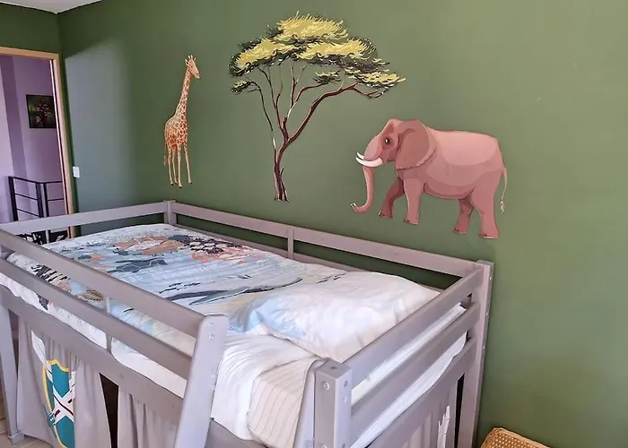 Chez Jules, L'entree Des Caps