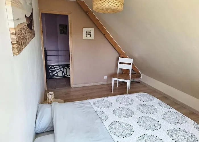 Chez Jules, L'entree Des Caps Bazinghen