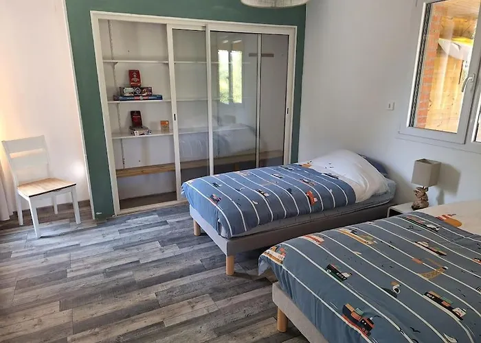 Chez Jules, L'entree Des Caps Bazinghen