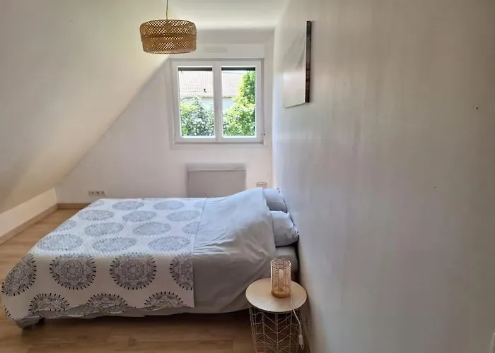 Chez Jules, L'entree Des Caps * Bazinghen