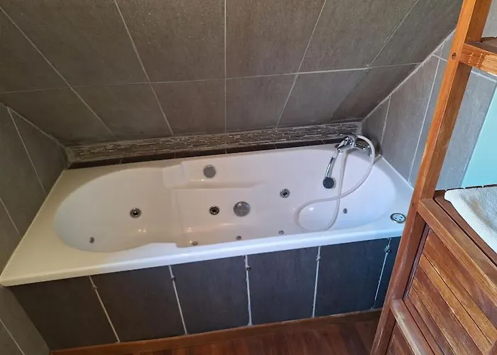 Chez Jules, L'entree Des Caps *