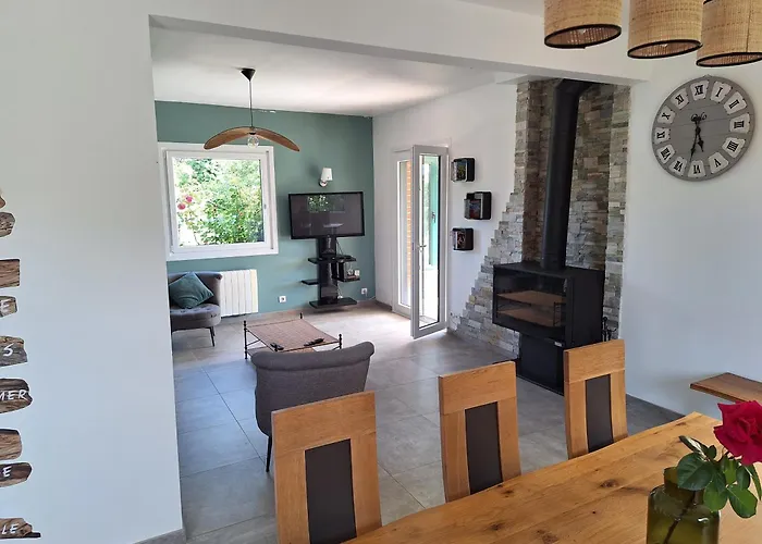 Chez Jules, L'entree Des Caps * Bazinghen