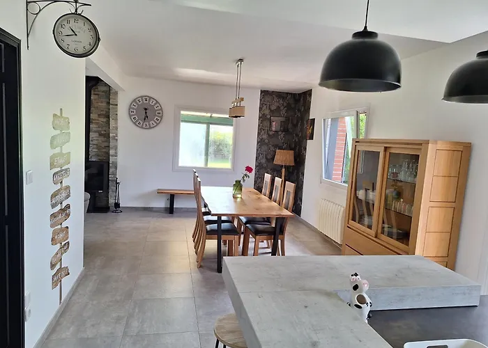 Chez Jules, L'entree Des Caps