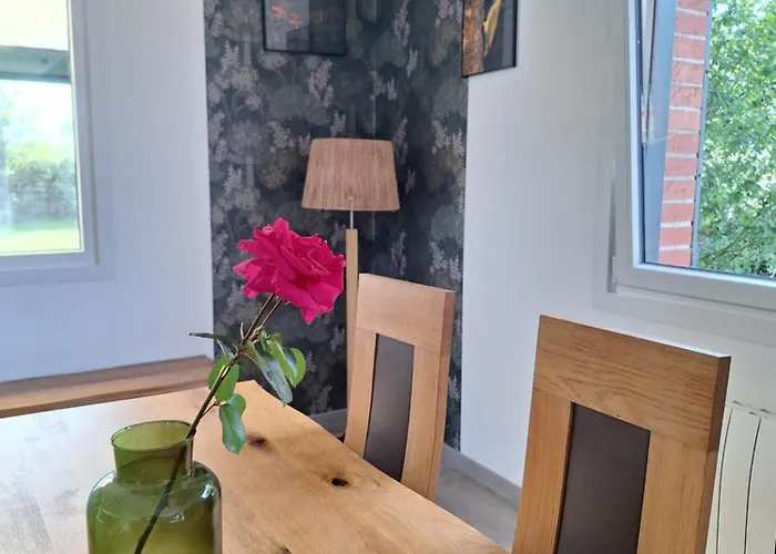 Chez Jules, L'entree Des Caps Bazinghen